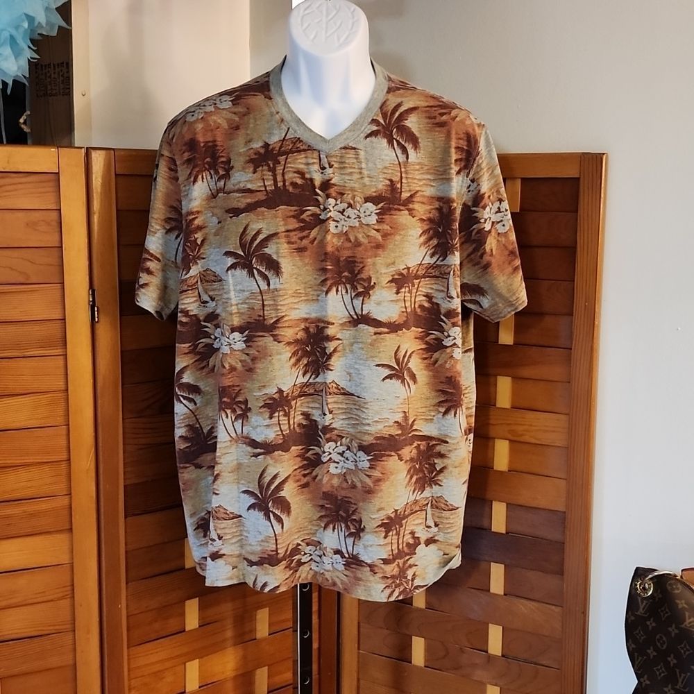 Men's tropical design TShirt